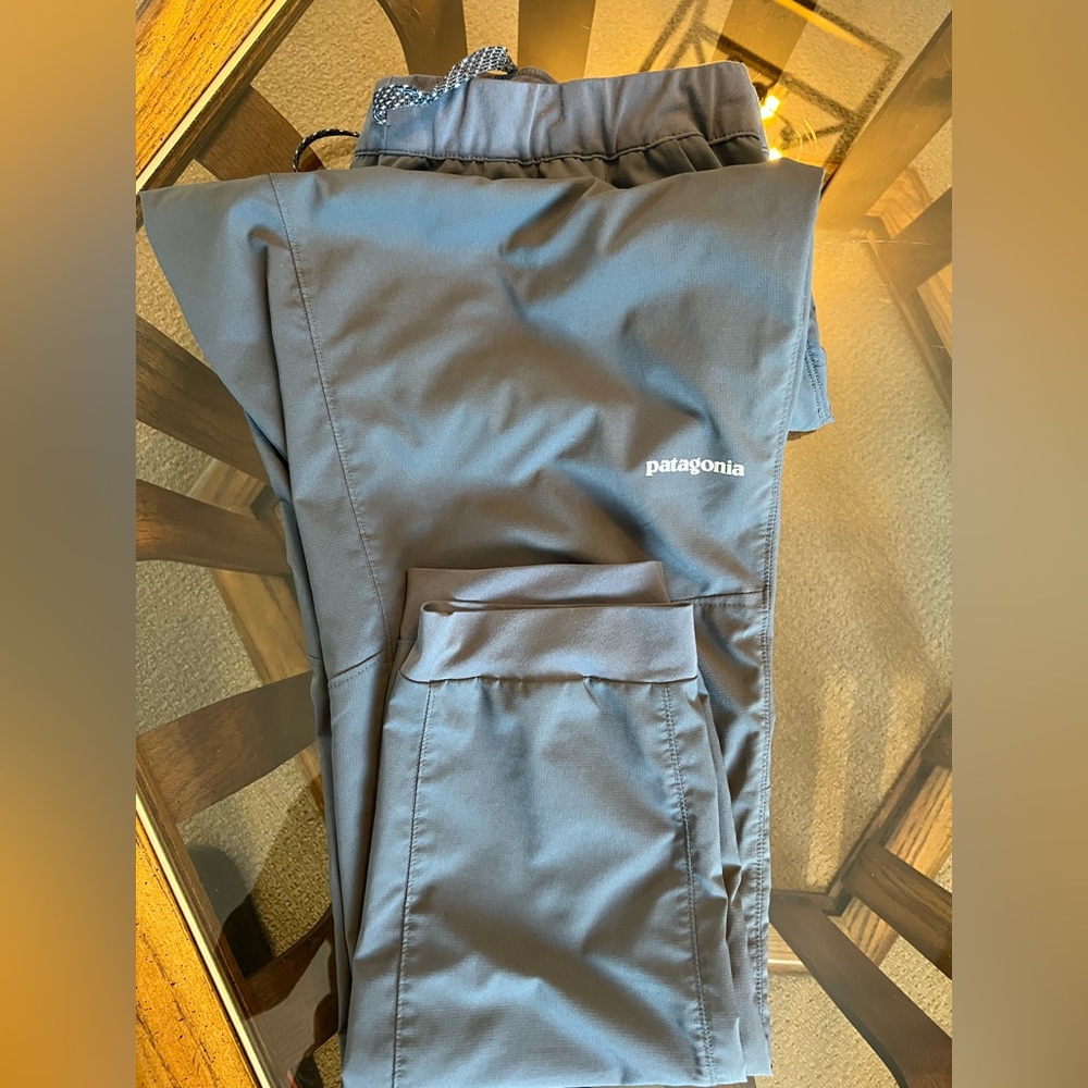 Large men’s light weight Patagonia joggers